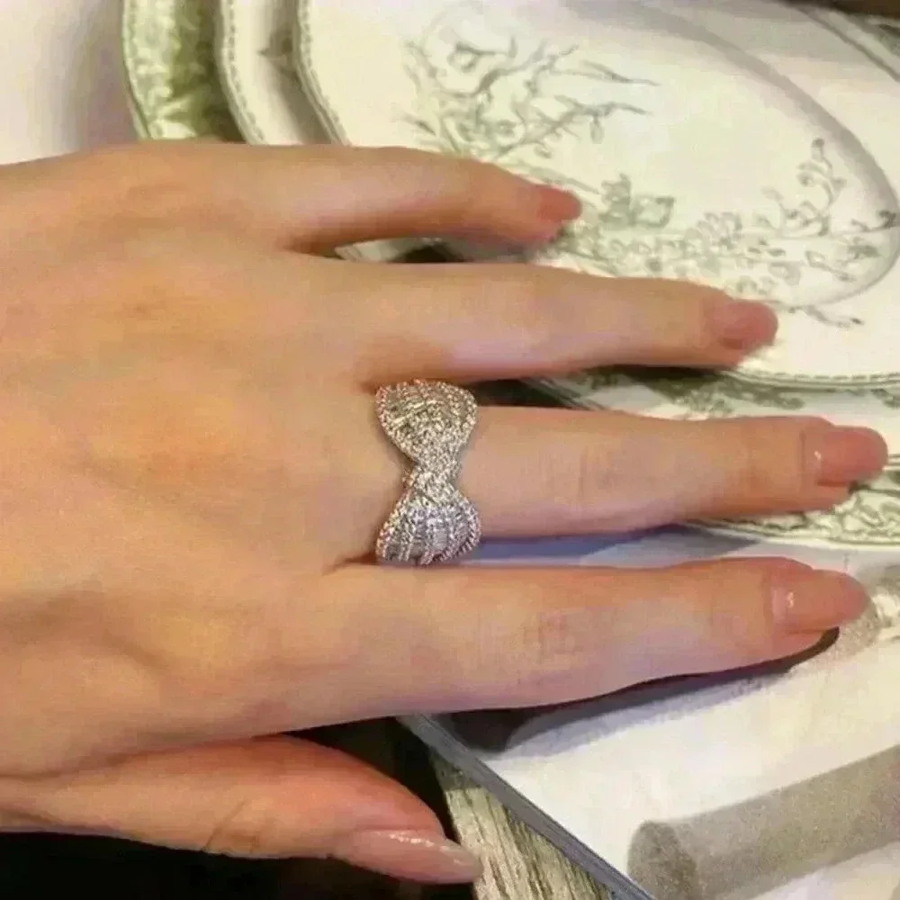New Gorgeous 925 Silver Sim. Diamond Ring